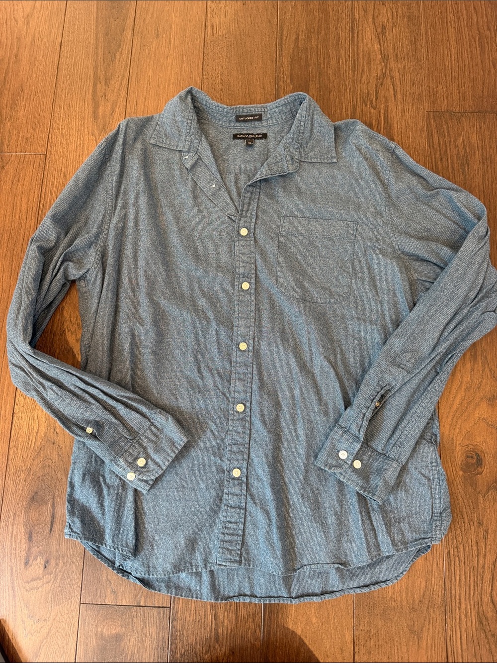 Banana Republic Untucked Fit Button Down Size XL - C27-172
